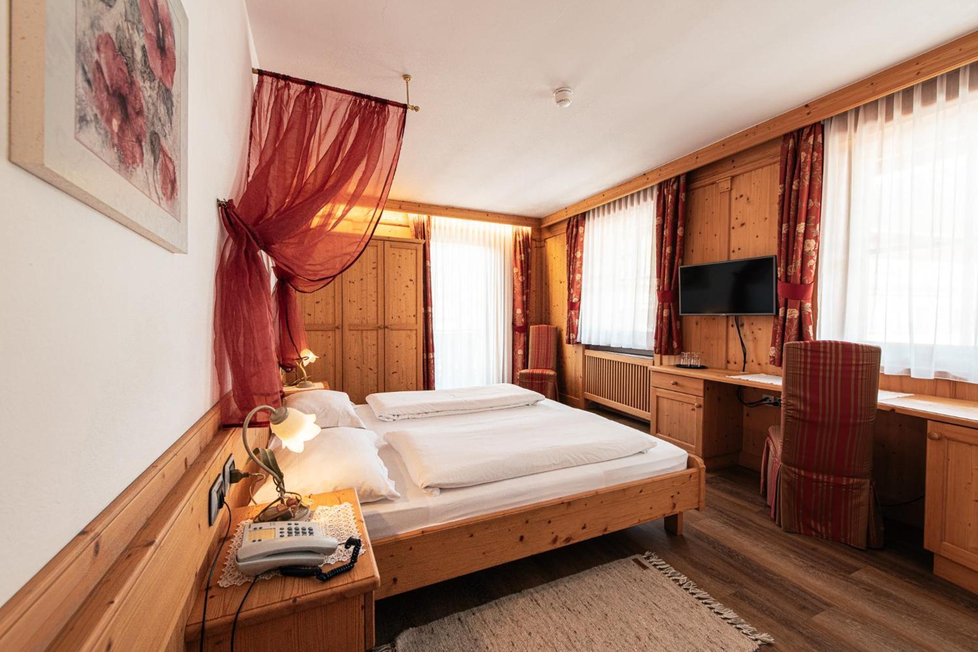 Hotel Goldene Rose Monguelfo-Tesido / Welsberg-Taisten Kültér fotó