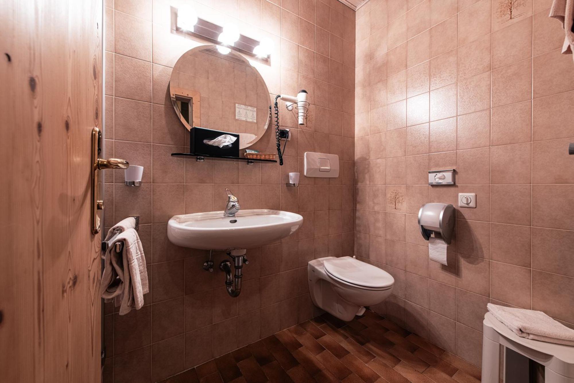 Hotel Goldene Rose Monguelfo-Tesido / Welsberg-Taisten Kültér fotó