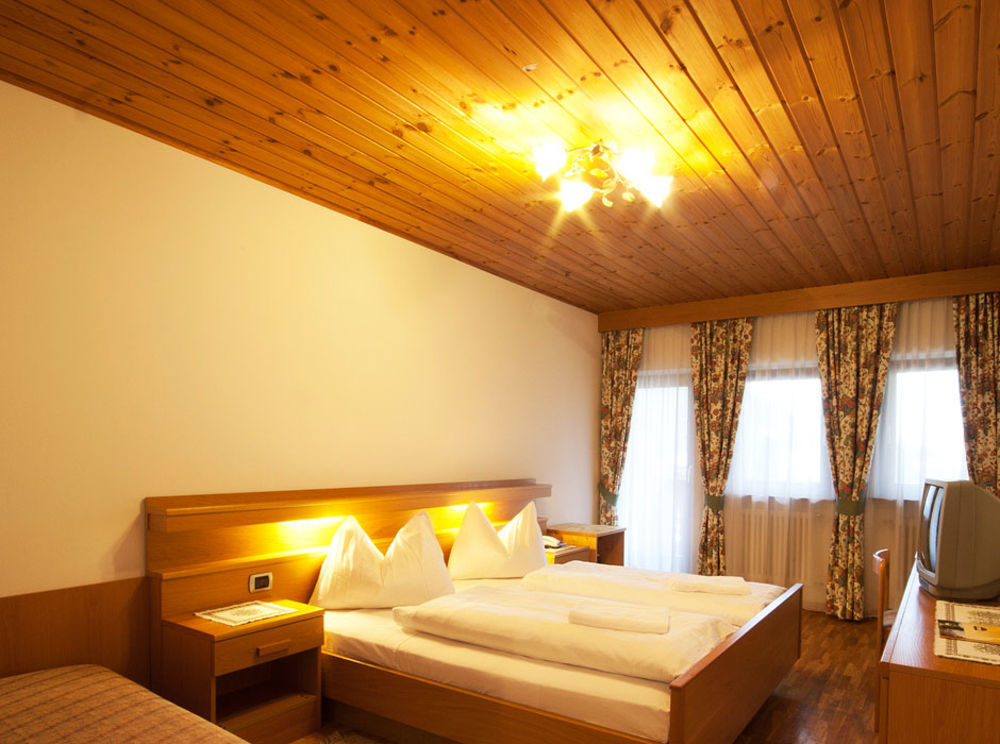 Hotel Goldene Rose Monguelfo-Tesido / Welsberg-Taisten Kültér fotó
